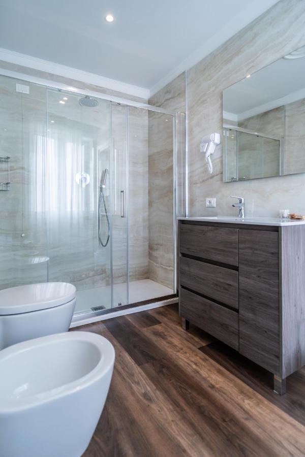 Hotel Globo Suite-Correnti Hotels Sanremo Bagian luar foto