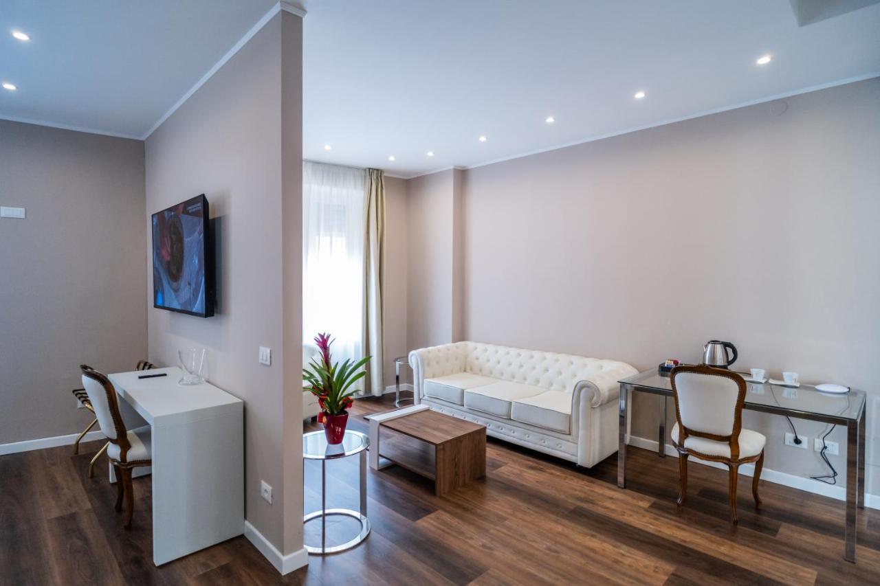 Hotel Globo Suite-Correnti Hotels Sanremo Bagian luar foto