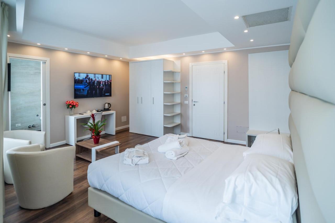 Hotel Globo Suite-Correnti Hotels Sanremo Bagian luar foto