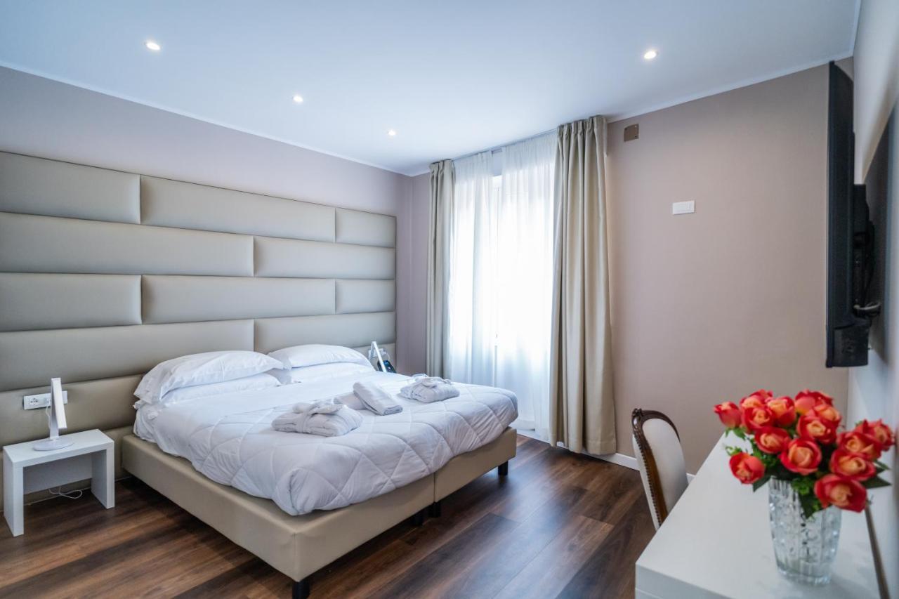 Hotel Globo Suite-Correnti Hotels Sanremo Bagian luar foto