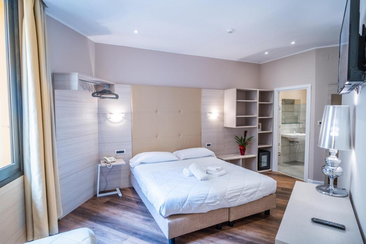 Hotel Globo Suite-Correnti Hotels Sanremo Bagian luar foto