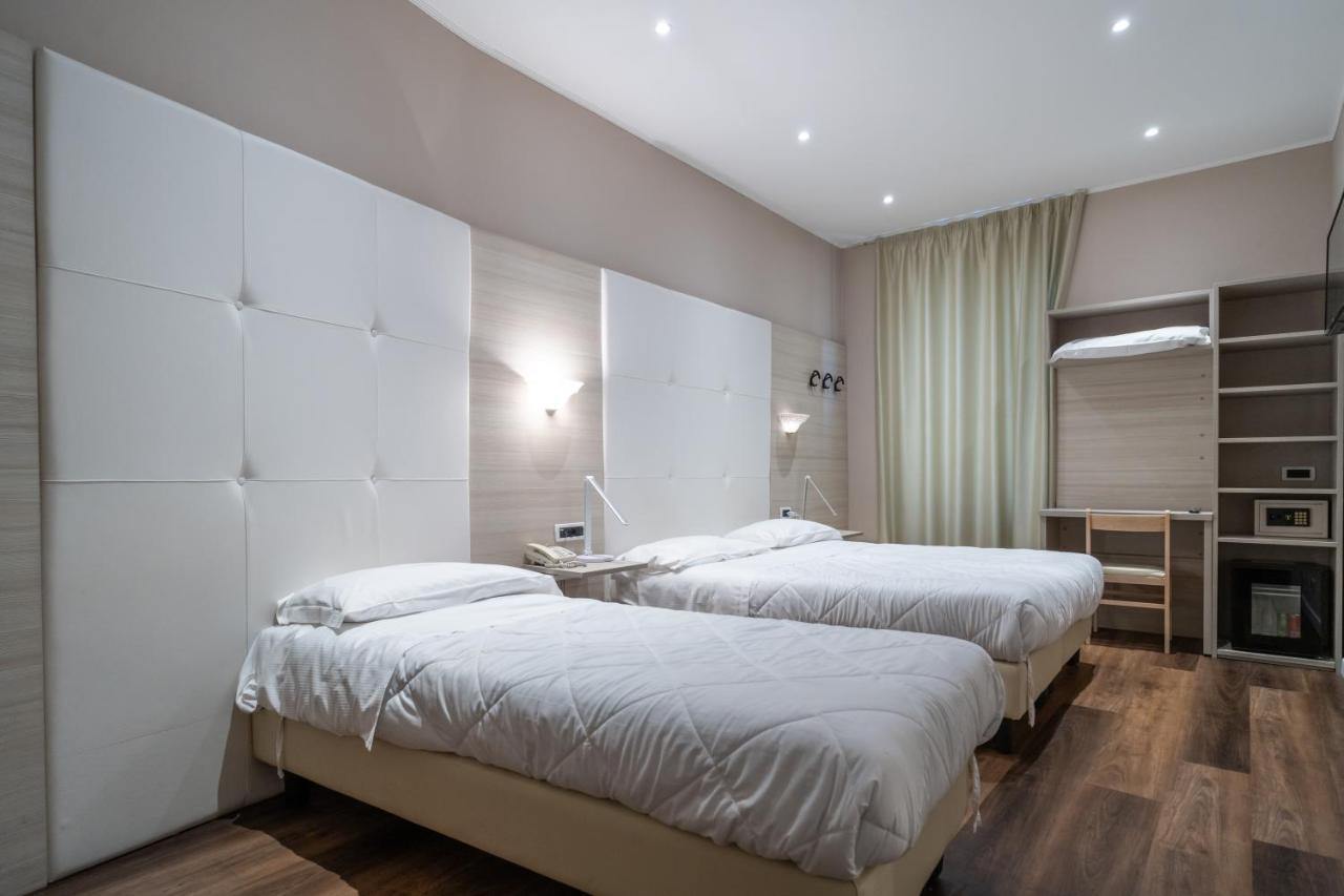 Hotel Globo Suite-Correnti Hotels Sanremo Bagian luar foto