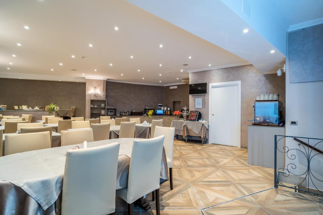 Hotel Globo Suite-Correnti Hotels Sanremo Bagian luar foto