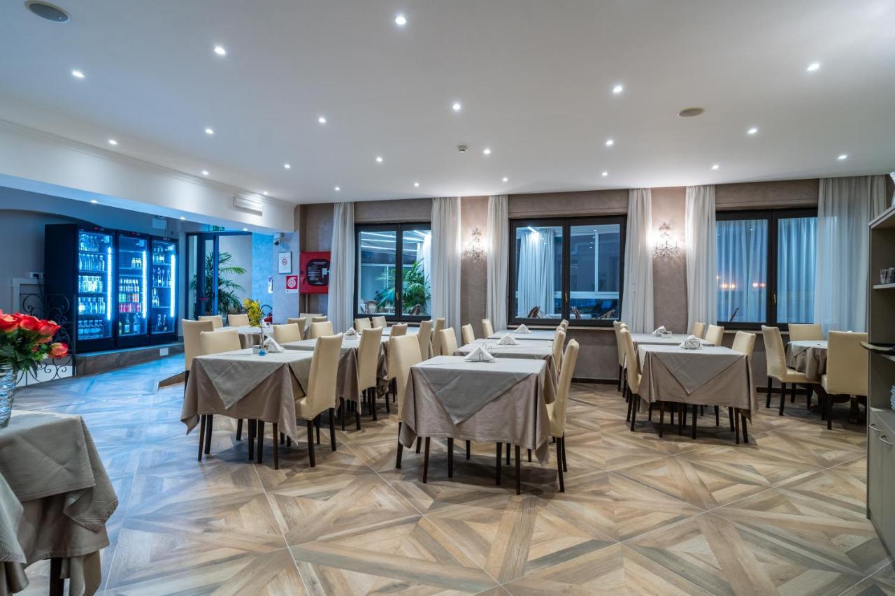Hotel Globo Suite-Correnti Hotels Sanremo Bagian luar foto