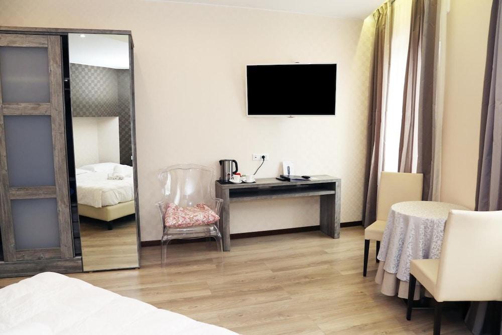 Hotel Globo Suite-Correnti Hotels Sanremo Bagian luar foto
