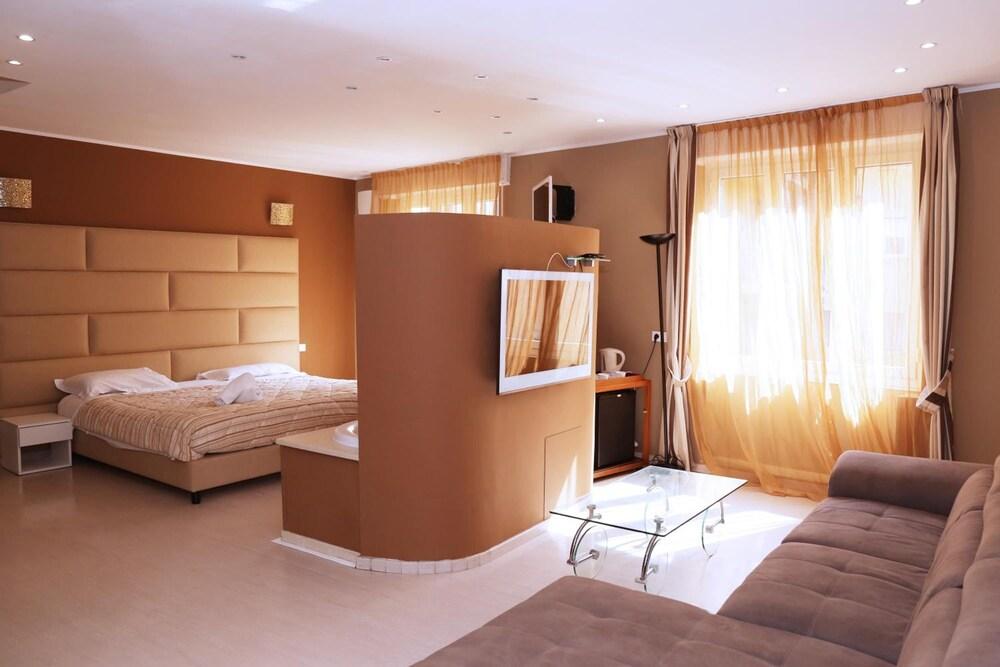 Hotel Globo Suite-Correnti Hotels Sanremo Bagian luar foto