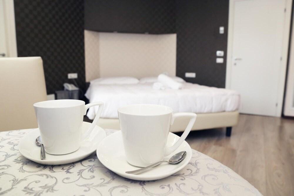 Hotel Globo Suite-Correnti Hotels Sanremo Bagian luar foto