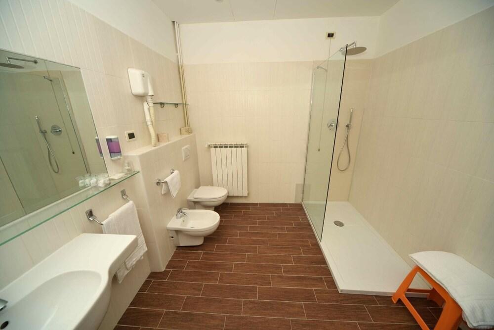 Hotel Globo Suite-Correnti Hotels Sanremo Bagian luar foto